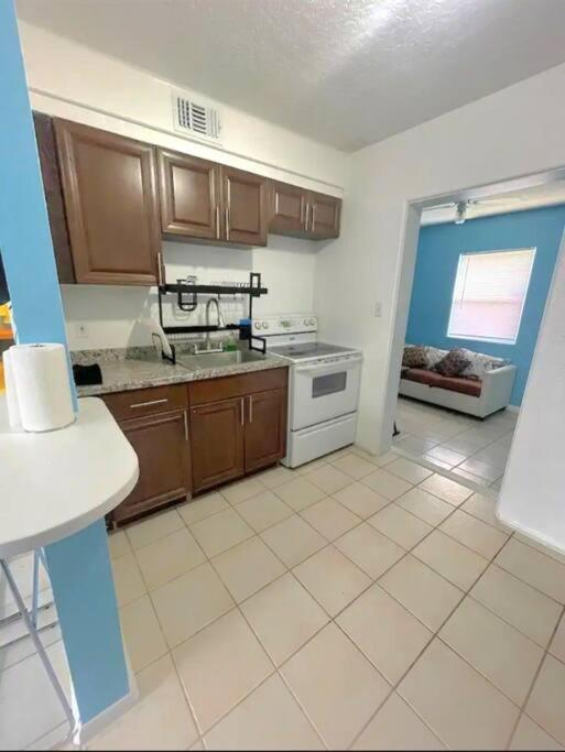 Entire Home By Siesta Key/Closed To Downtown Sarasota Exterior photo